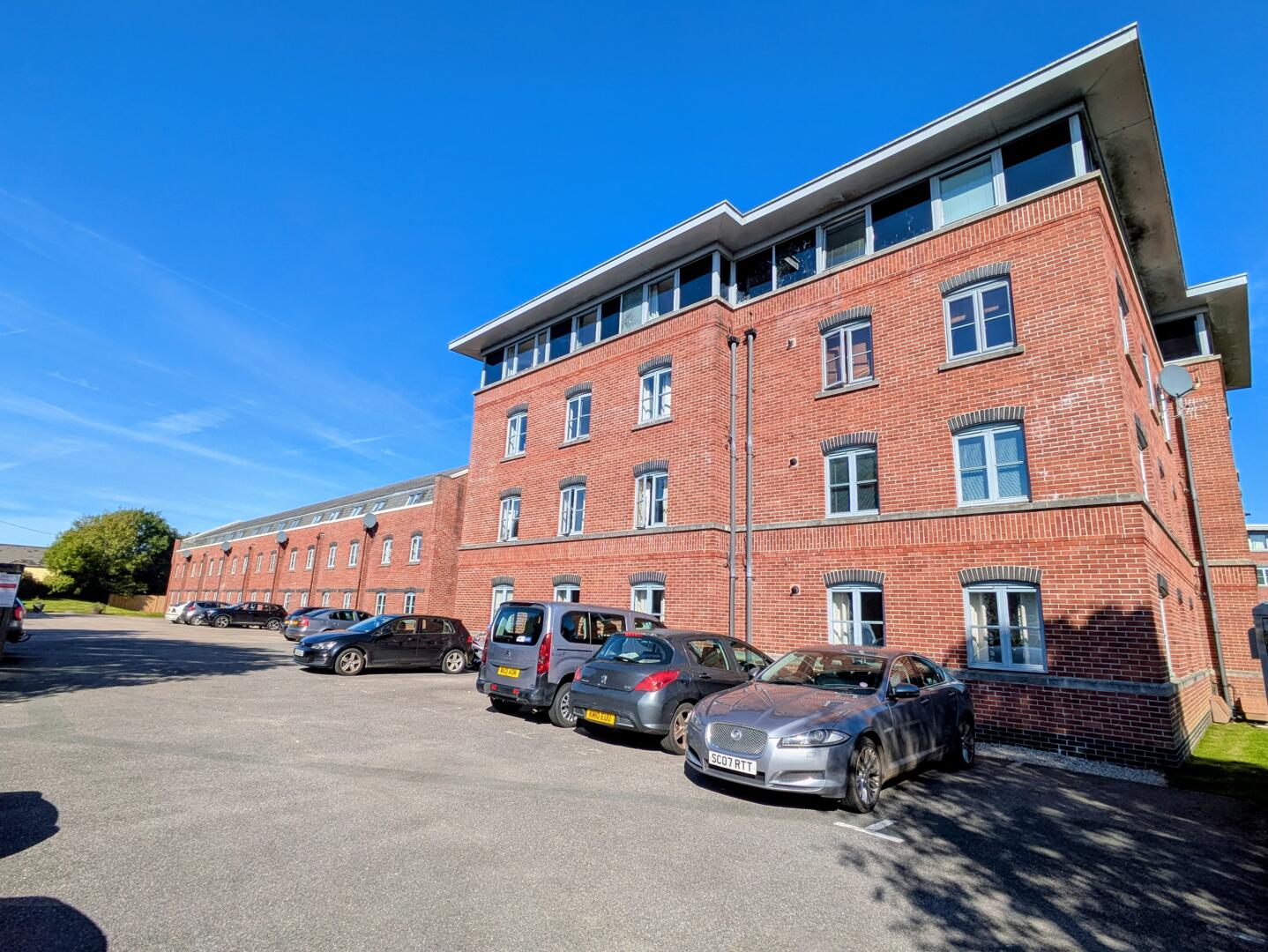 2 bed property in Brunel Court, Truro
